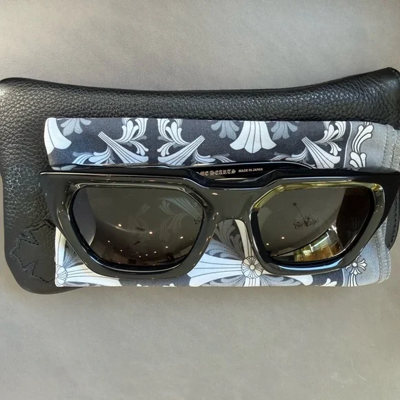 Chrome Hearts
Chrome Hearts Jelly & Jam Shades
Black Sunglasses with Case - Picture 1 of 7
